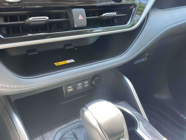 2025 Toyota Highlander Hybrid Platinum