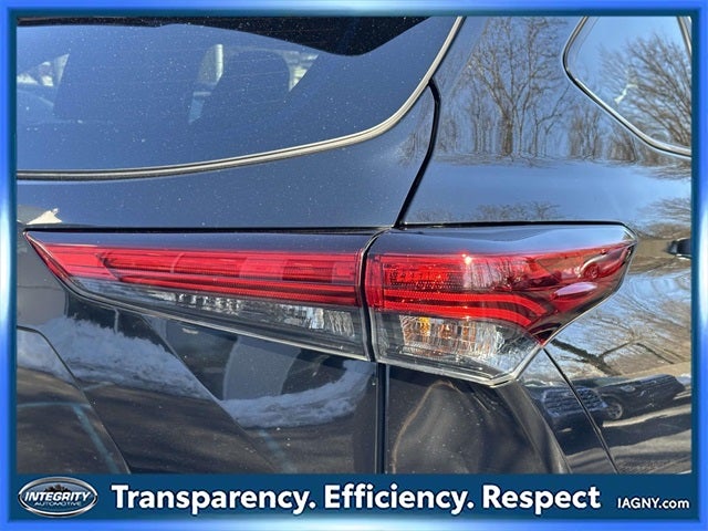 2023 Toyota Highlander XLE 8 PASSENGER BENCH SEATING