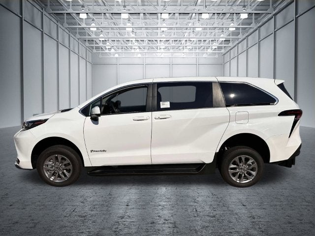 2026 Toyota Sienna LE 8 Passenger