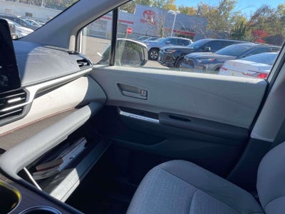 2024 Toyota Sienna LE 8 Passenger