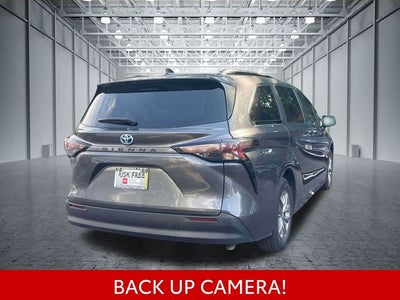 2025 Toyota Sienna XLE 8 Passenger