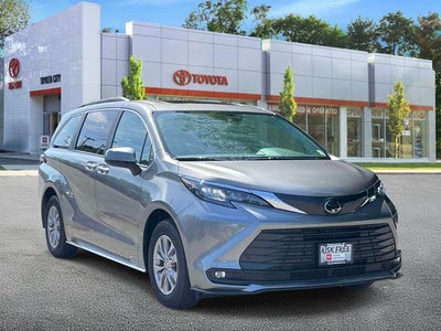 2026 Toyota Sienna XLE 8 Passenger