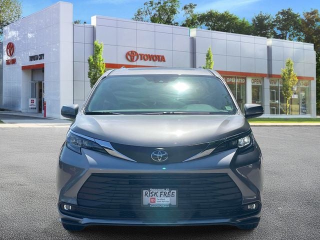 2026 Toyota Sienna XLE 8 Passenger