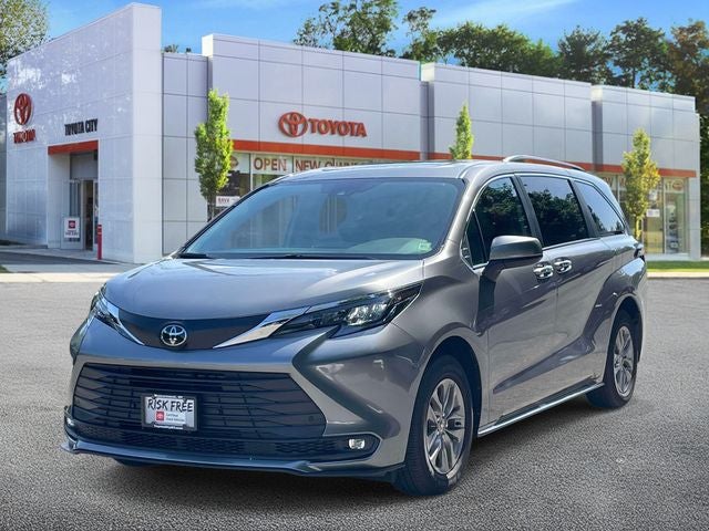2026 Toyota Sienna XLE 8 Passenger