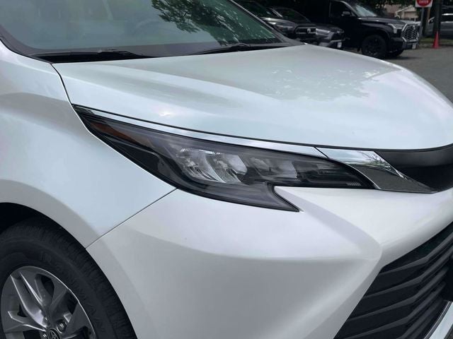 2025 Toyota Sienna XLE 8 Passenger
