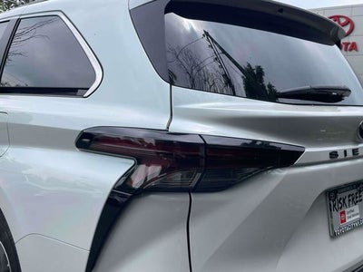 2025 Toyota Sienna XLE 8 Passenger