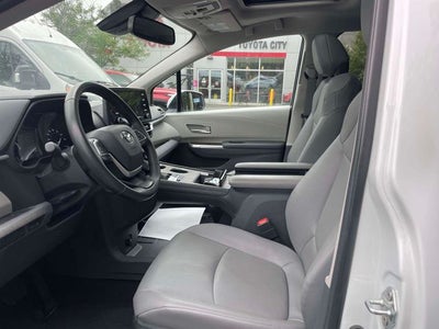 2025 Toyota Sienna XLE 8 Passenger