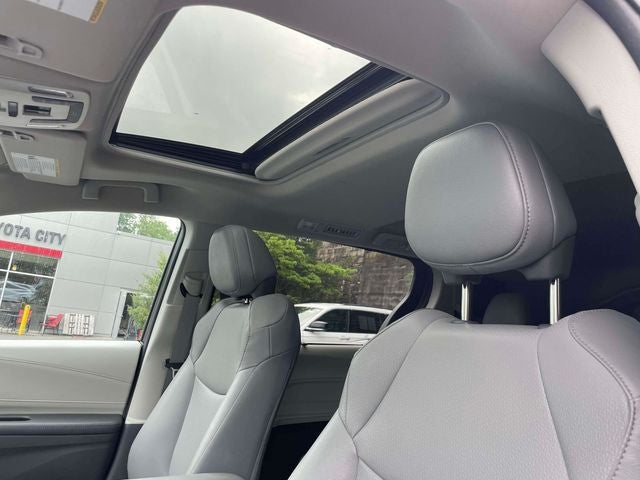 2025 Toyota Sienna XLE 8 Passenger