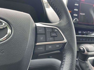 2025 Toyota Sienna XLE 8 Passenger