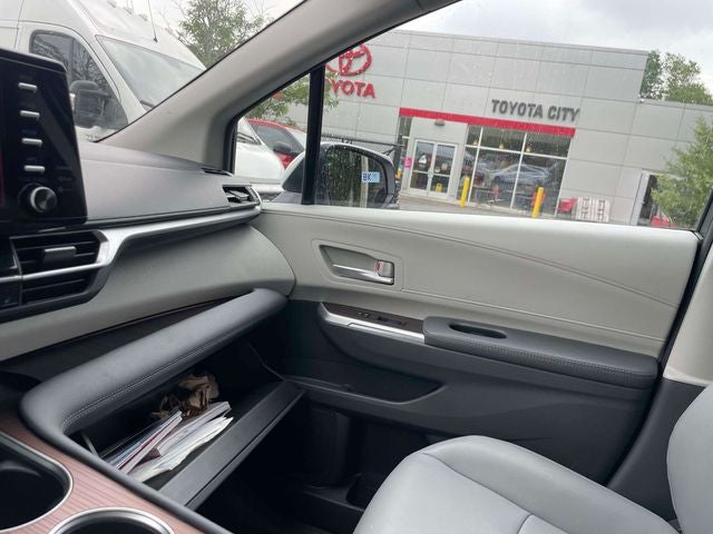 2025 Toyota Sienna XLE 8 Passenger