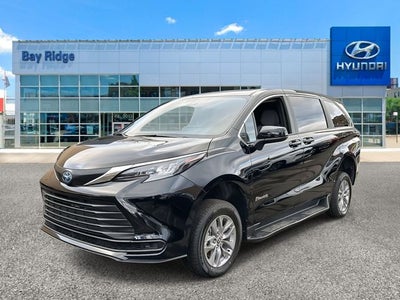 2026 Toyota Sienna LE Mobility 8 Passenger