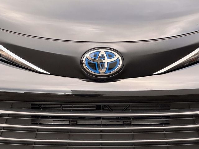 2025 Toyota Sienna Mobility LE 8 Passenger