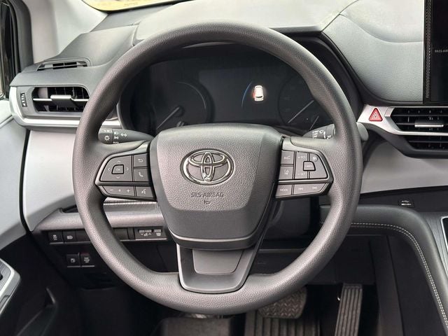 2025 Toyota Sienna Mobility LE 8 Passenger
