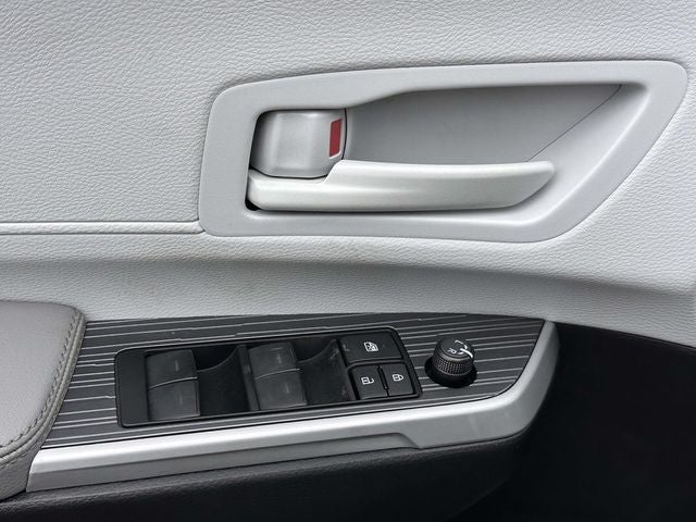 2026 Toyota Sienna Mobility LE 8 Passenger