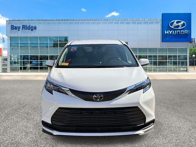 2026 Toyota Sienna LE 8 Passenger Mobility Van Taxi Ready