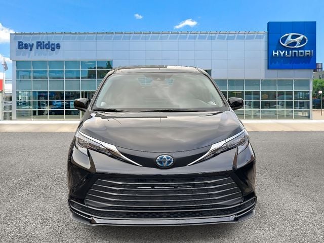 2025 Toyota Sienna Mobility LE 8 Passenger