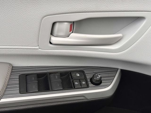 2025 Toyota Sienna Mobility LE 8 Passenger