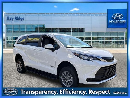 2026 Toyota Sienna LE 8 Passenger