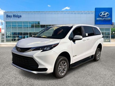 2026 Toyota Sienna LE 8 Passenger