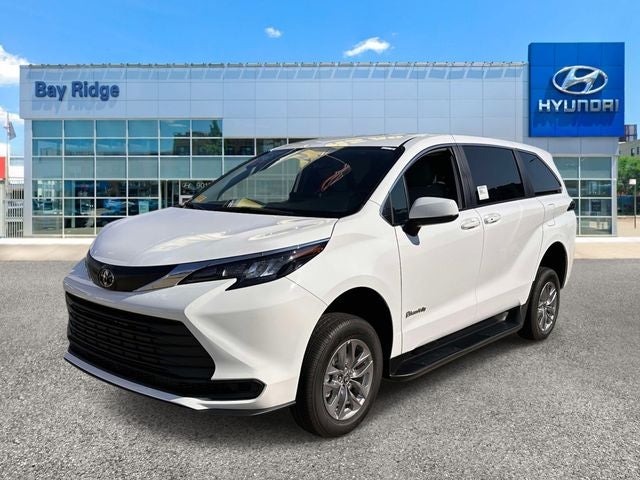 2026 Toyota Sienna LE 8 Passenger