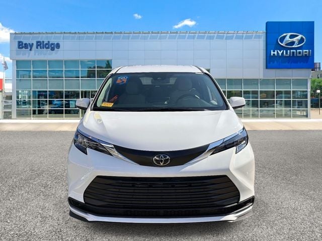 2026 Toyota Sienna LE 8 Passenger