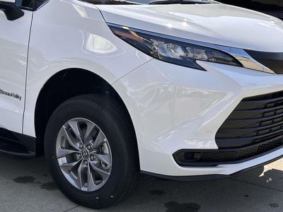 2026 Toyota Sienna LE 8 Passenger
