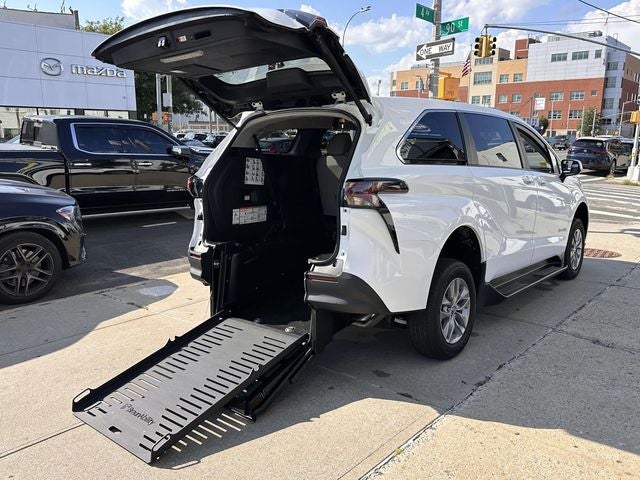 2026 Toyota Sienna LE 8 Passenger