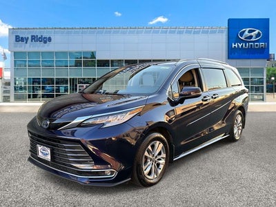 2022 Toyota Sienna Limited 7 Passenger