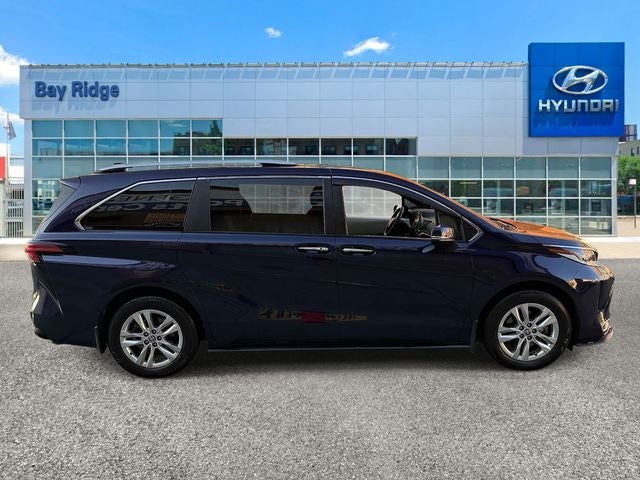 2022 Toyota Sienna Limited 7 Passenger