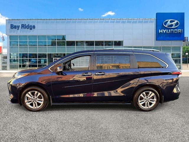 2022 Toyota Sienna Limited 7 Passenger