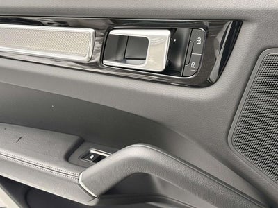 2023 Porsche Cayenne Platinum Edition